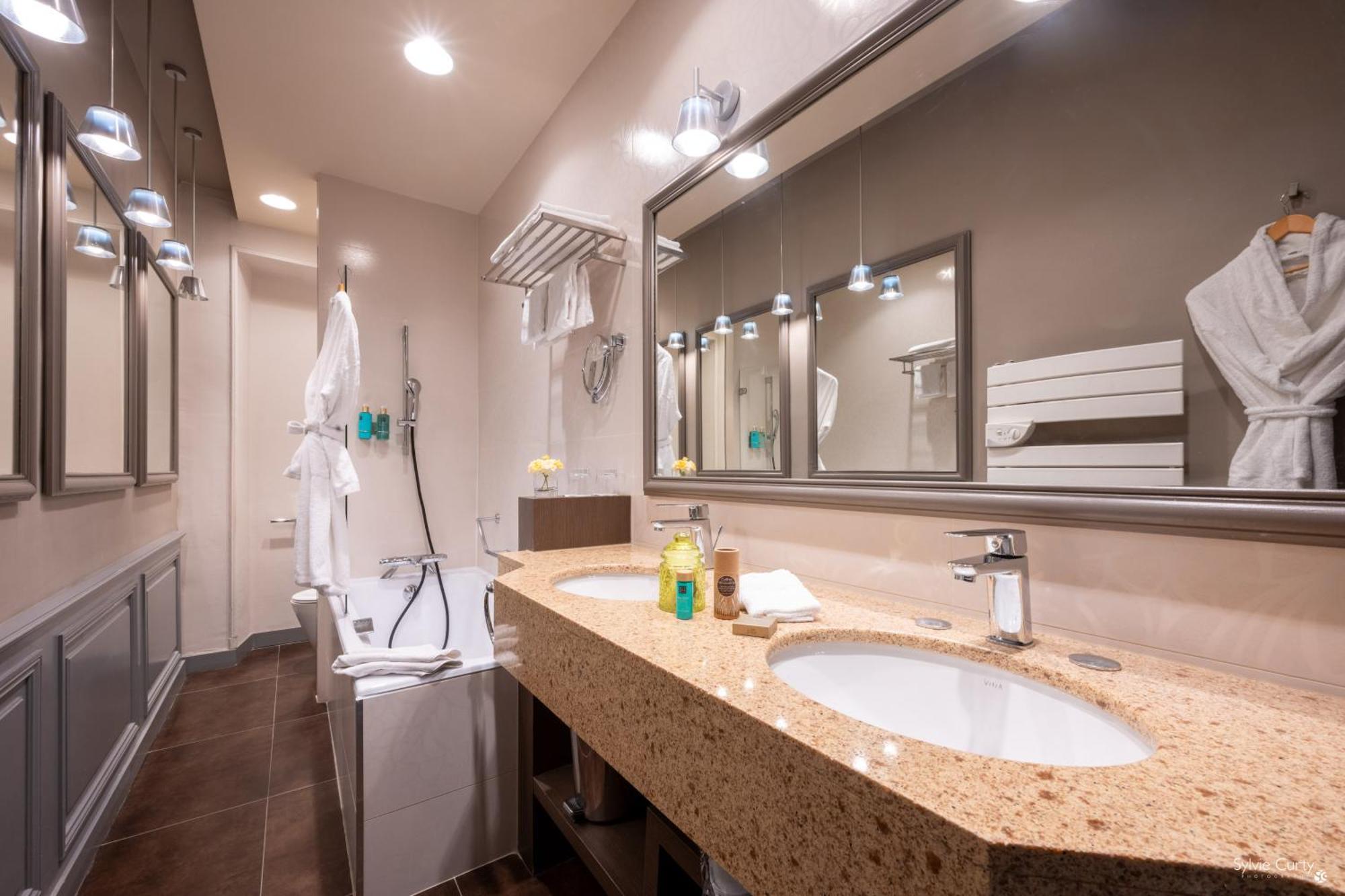 Le Champlain Hotell La Rochelle  Eksteriør bilde